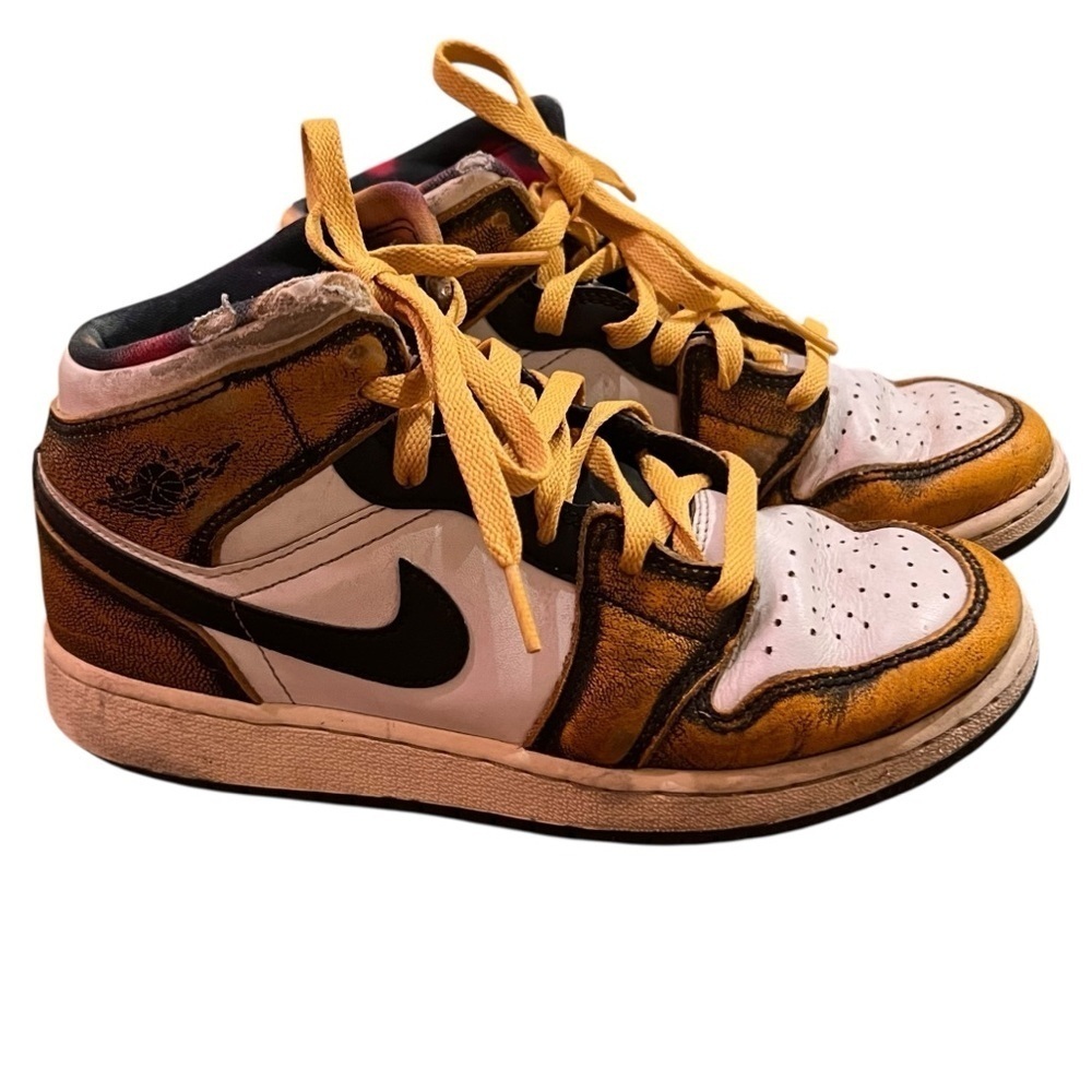 Air Jordan 1 Mid SE Lakers Yellow Black White High Top Sneakers